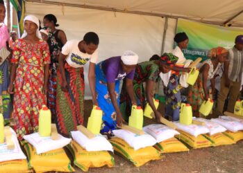 Bugesera: Umuganura waranzwe no koroza inka imiryango no kuganuza abatarejeje