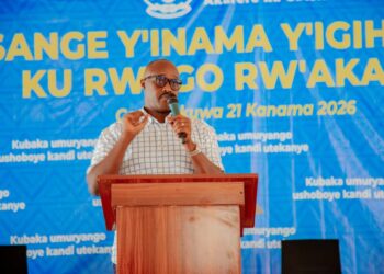 Guverineri Rubingisa yasabye abagore b’i Gatsibo kwita cyane ku nshingano za kibyeyi