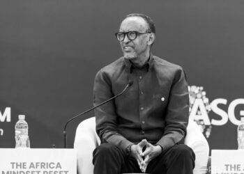 Perezida Kagame yasabye ko Afurika yahindura imyumvire igakoresha neza ubushobozi ifite