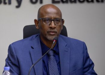 Abanyeshuri 1,097 bakopeye ibizamini bya Leta bisoza ayisumbuye ntibazongera kubisubiramo