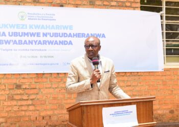 Meya Mbonyumuvunyi yasabye urubyiruko kwima amatwi ubutumwa bubiba amacakubiri ku mbuga nkoranyambaga